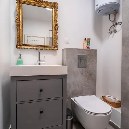 Apartment 1 Bedroom Natural